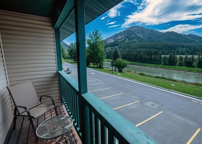Flying Saddle And Steak House Lodge Alpine