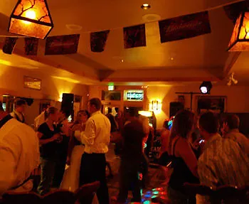Flying Saddle And Steak House Lodge Alpine